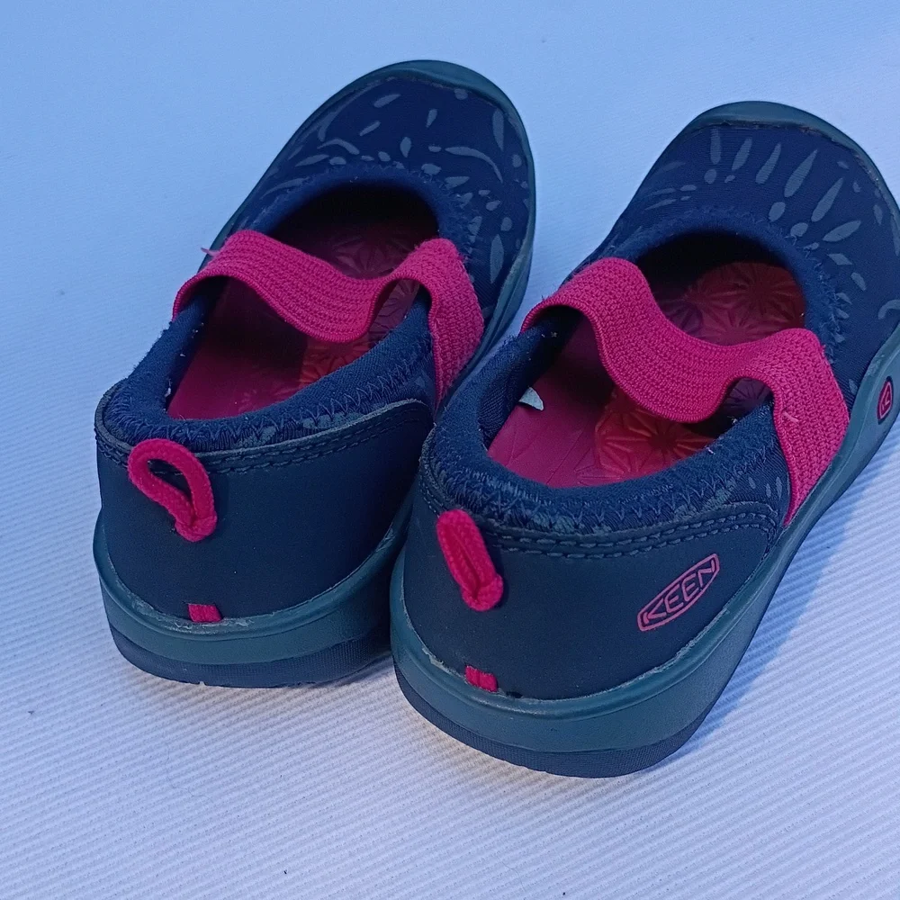 Keen durable toddler